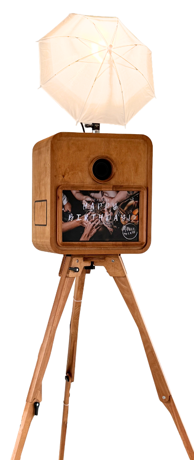 Die shotzy Fotobox aus Holz auf Stativbeinen mit Softbox